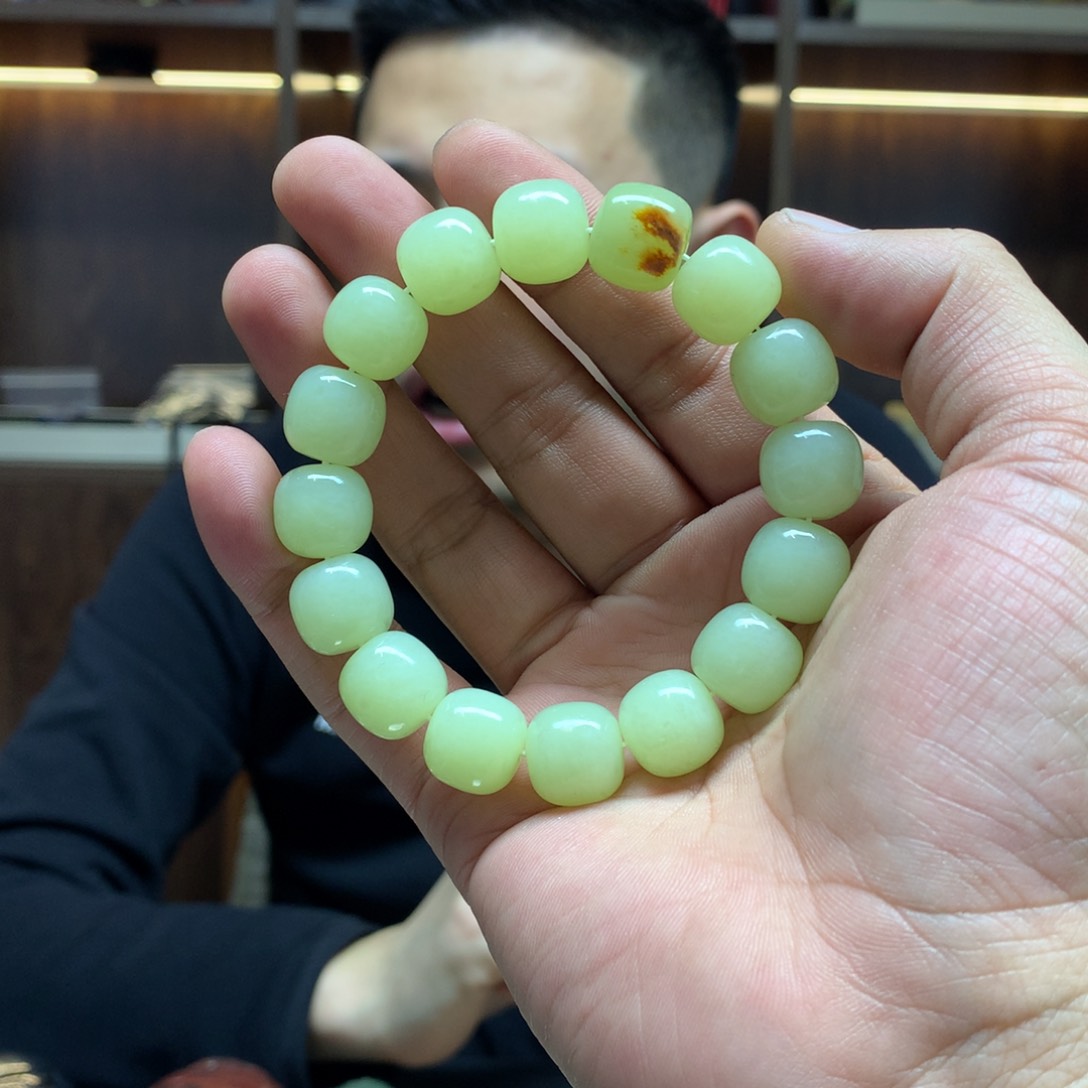 岫岩河磨玉（透闪石质玉）手链未镶嵌稀*
