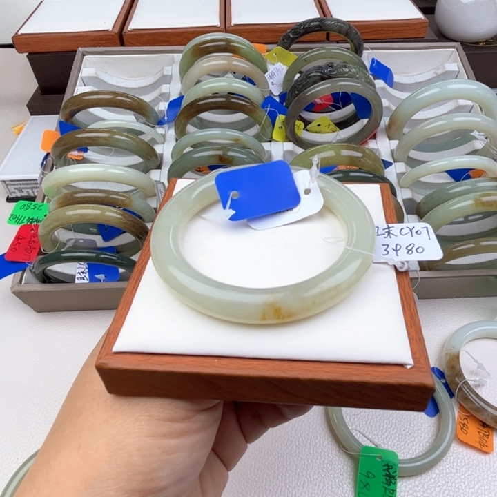 未镶嵌手镯和田玉七月