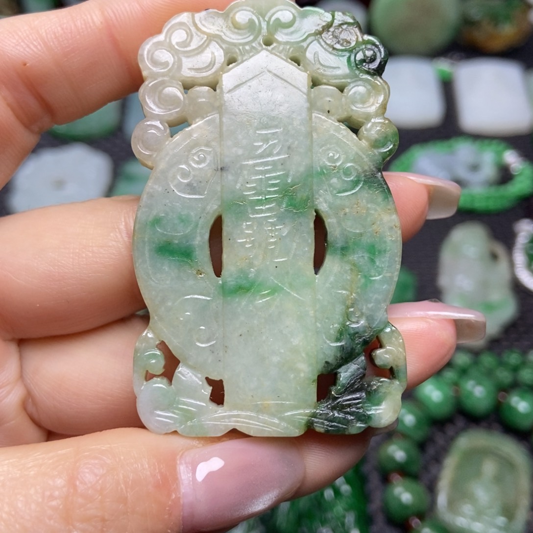 翡翠未镶嵌挂件清