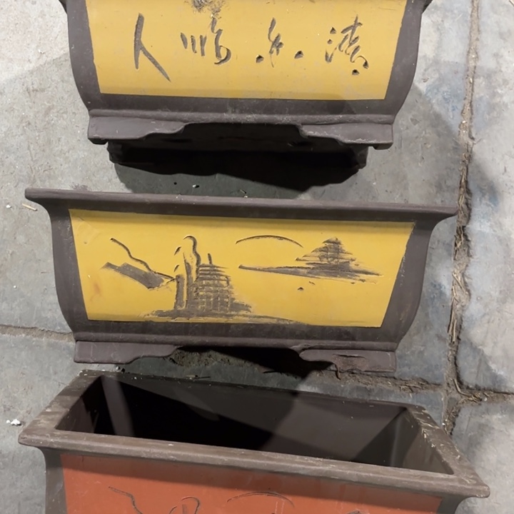 花盆紫砂100-3。     微瑕。  