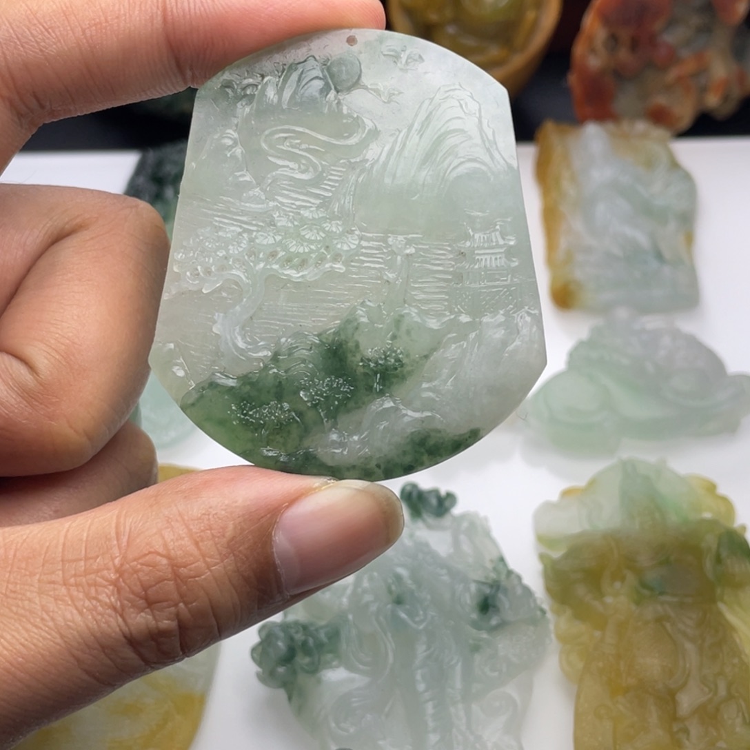 定制翡翠未镶嵌山水牌