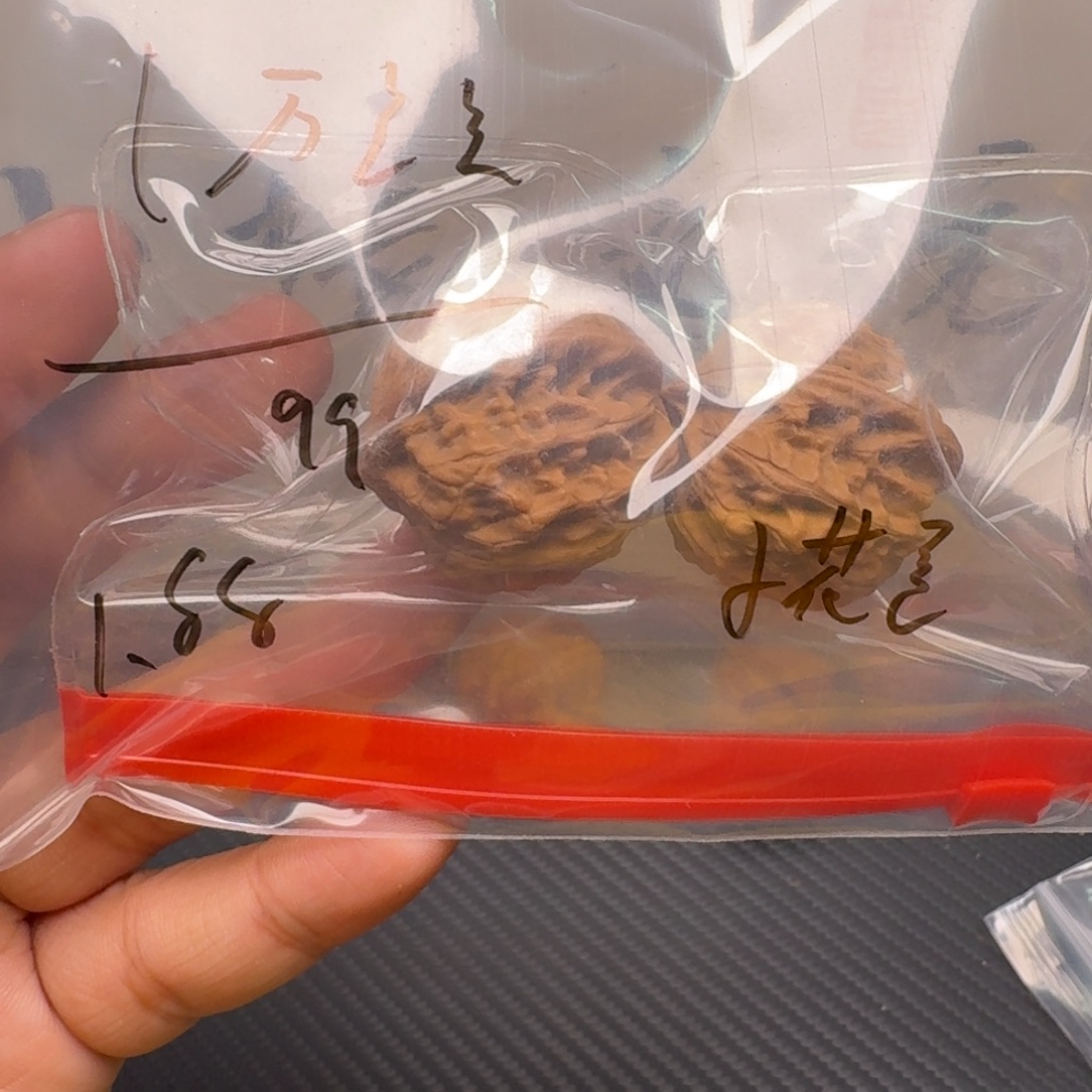 小***～文玩核桃吊坠文玩核桃游戏