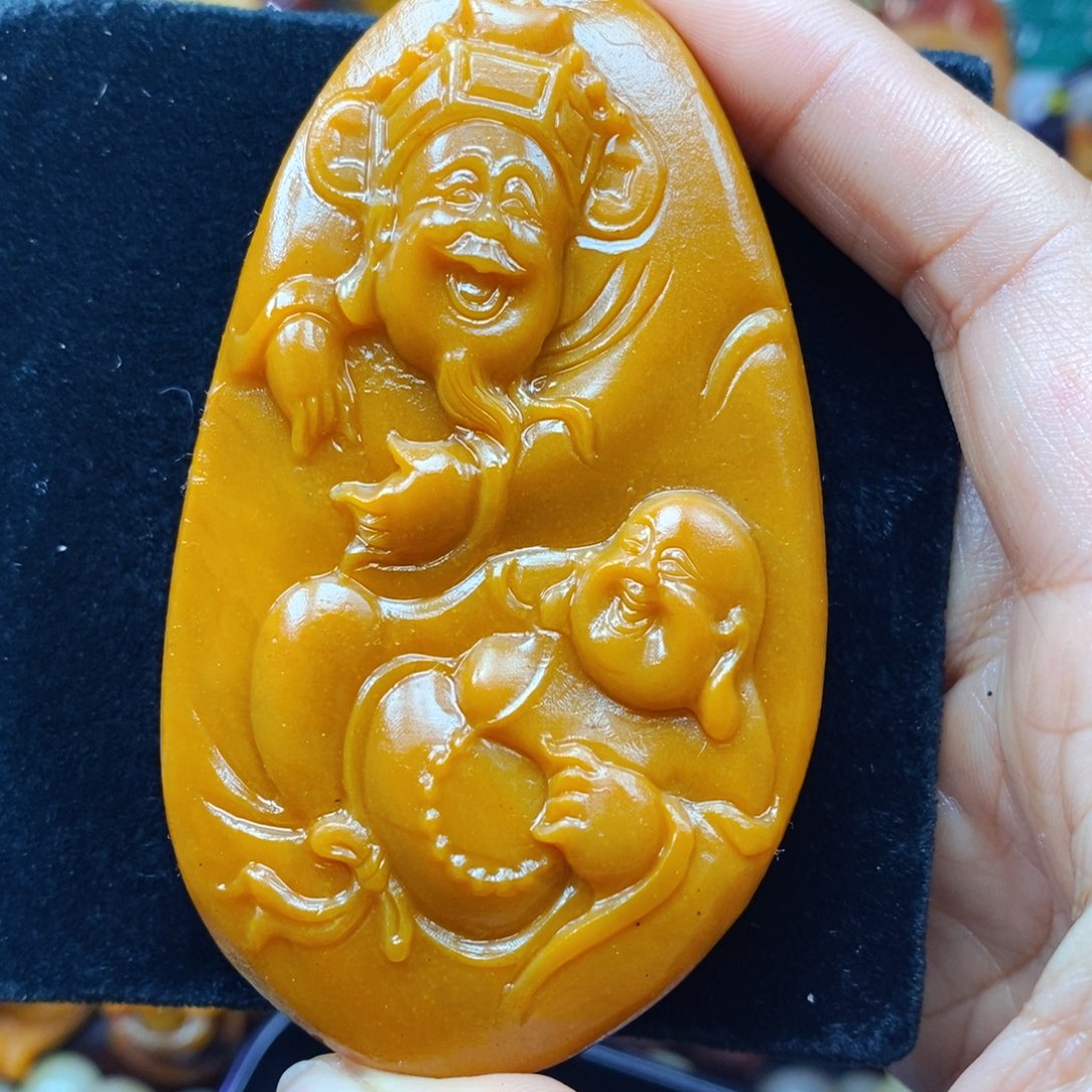 石英质玉（黄龙玉）未镶嵌颈饰