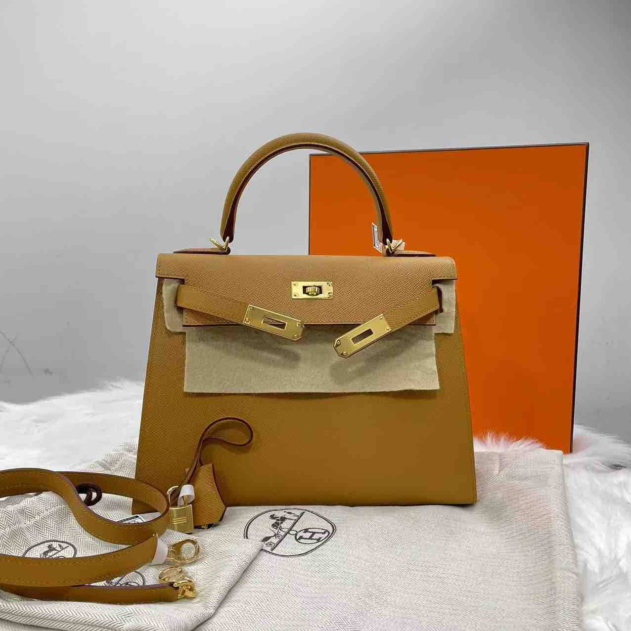 99新 Hermes/爱马仕 Kelly28芝麻色Z刻 US59132