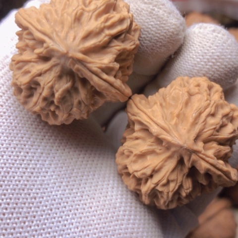 【闪购商品】桃核吊坠鱼鳞文狮子头