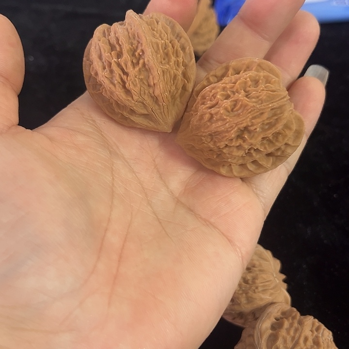 把件文玩核桃39左右灯笼，微微瑕，编号010