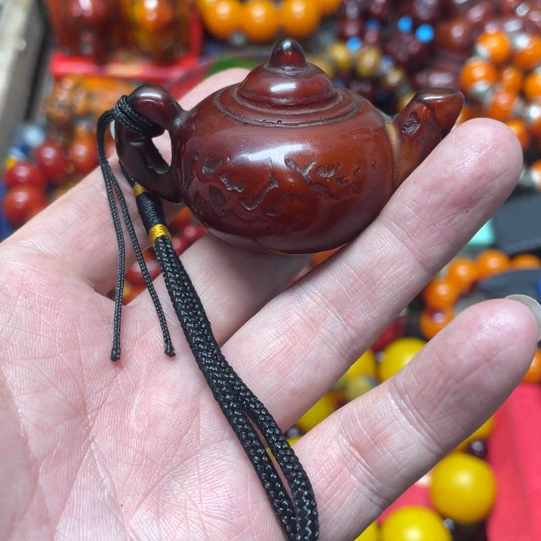 琥珀裸石未镶嵌好物推荐如图所示