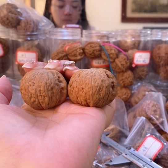 文玩核桃吊坠37铁锤头上有黄点