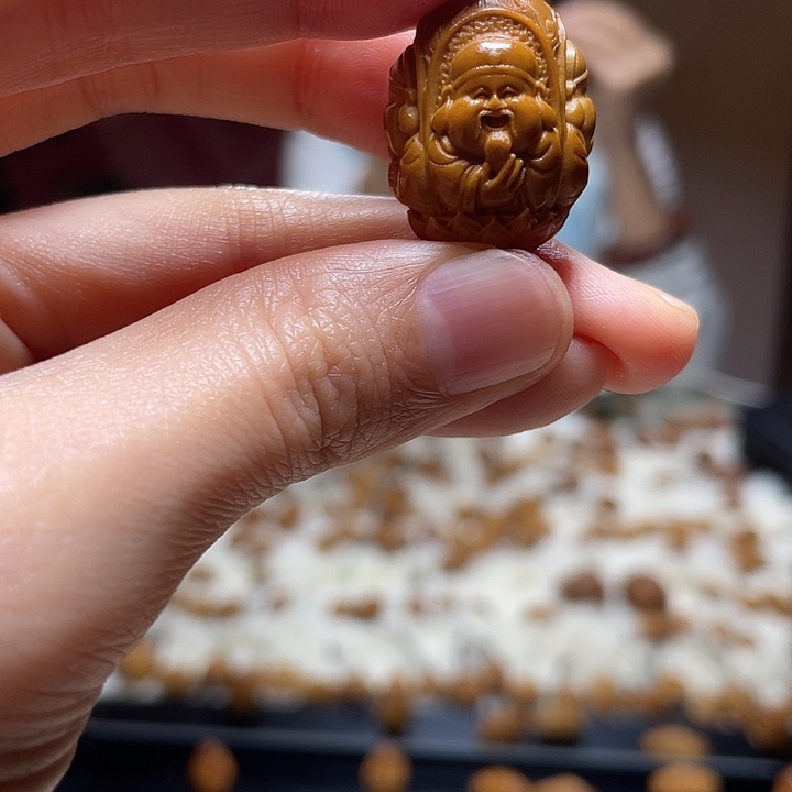 橄榄核吊坠八方来财