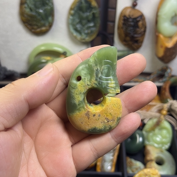 岫岩河磨玉（透闪石质玉）未镶嵌颈饰