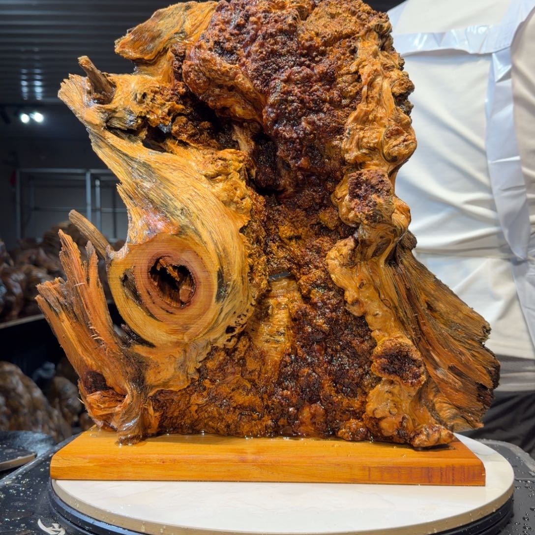 众***疗木王一刀琥珀木摆件40