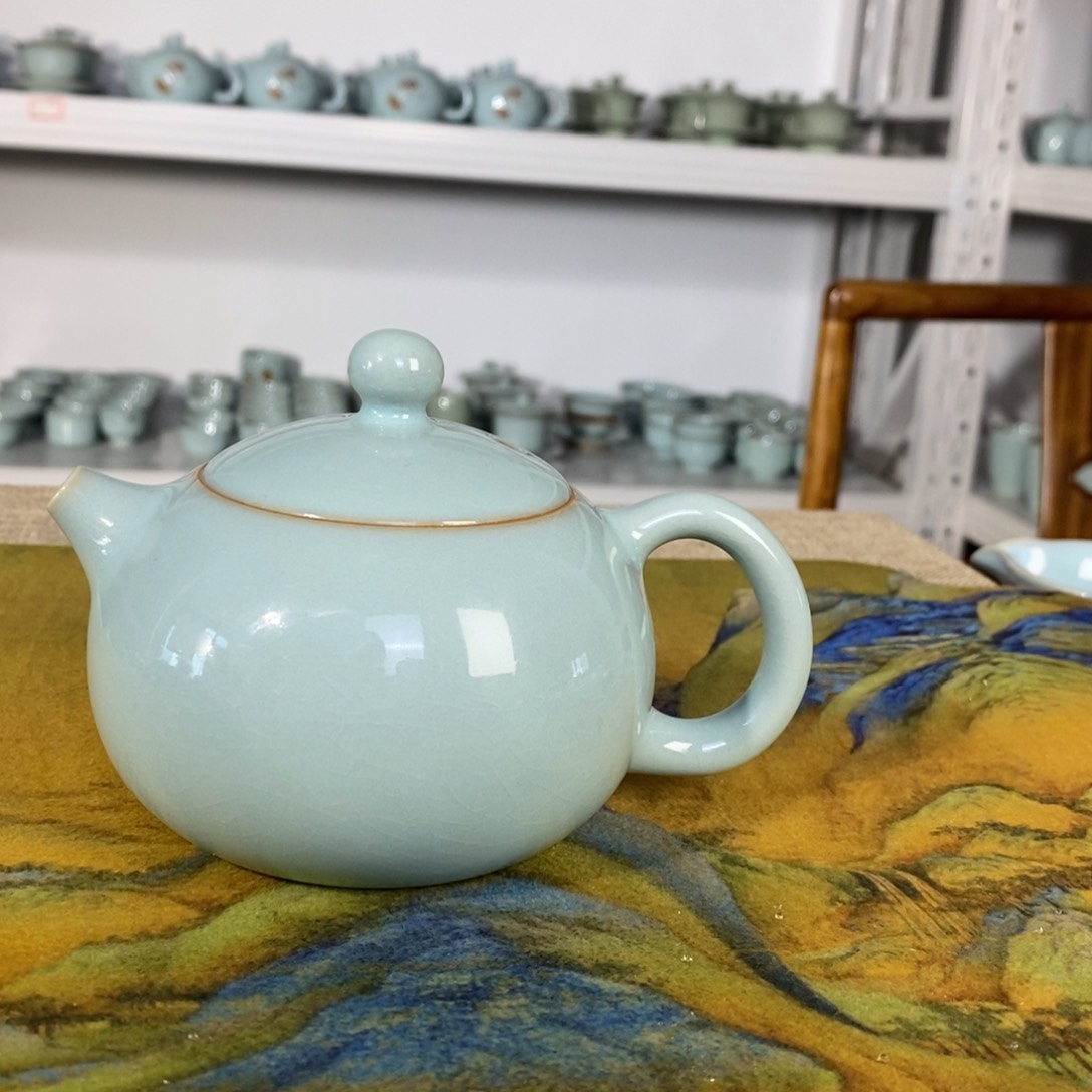 【闪购商品】天青西施壶微微瑕。。。。。。