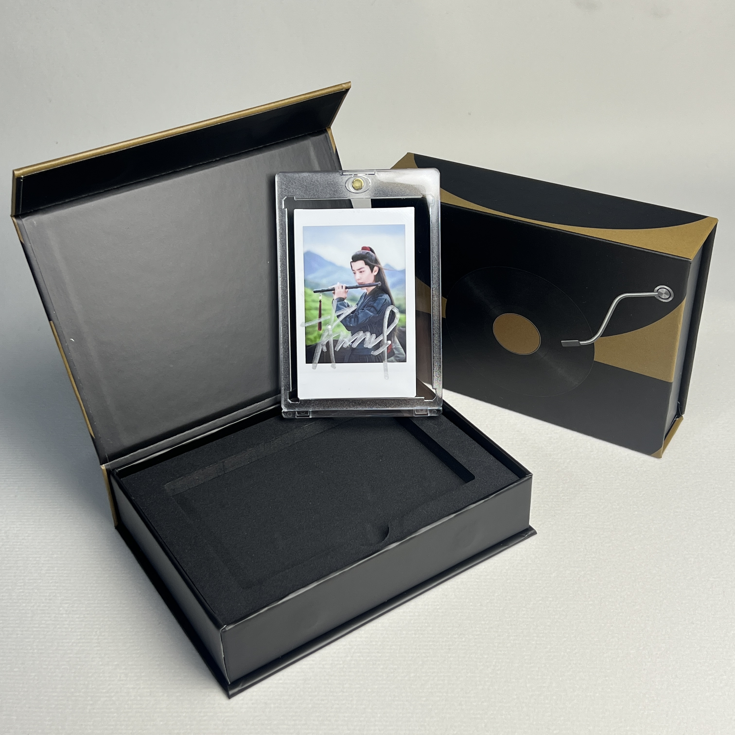 N5579肖战 签名正品拍立得照片 白边