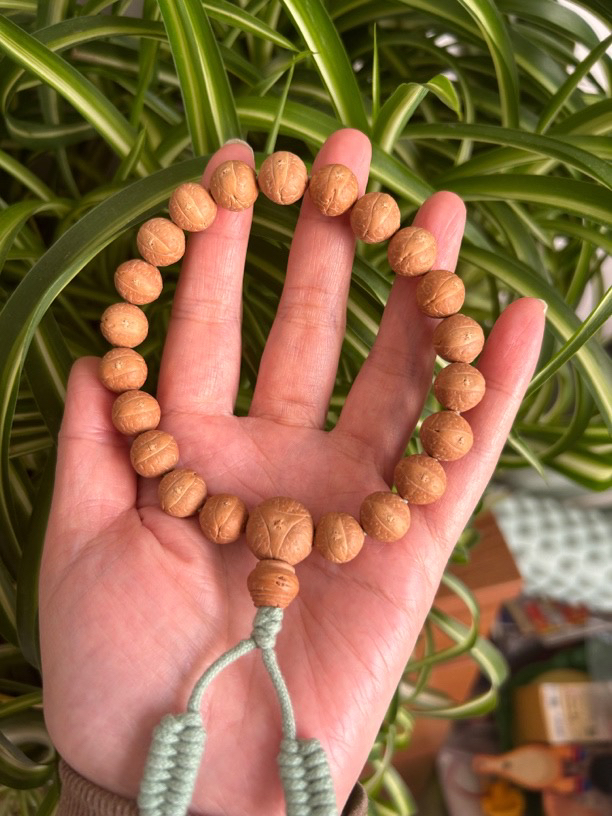 放漏     尼泊尔小12红皮单仓大眼凤眼手串