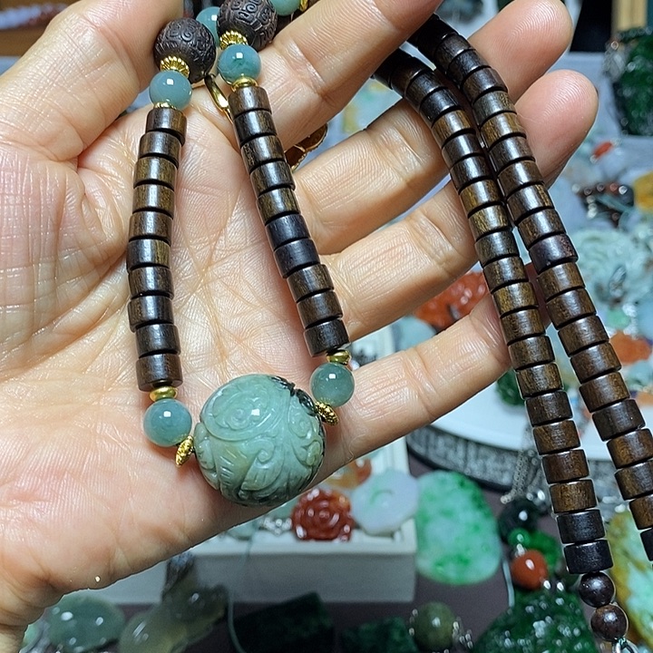 翡翠未镶嵌吊坠(赠链)