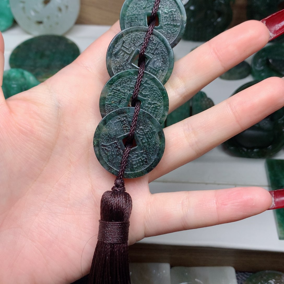 独山玉颈饰未镶嵌咔*唦