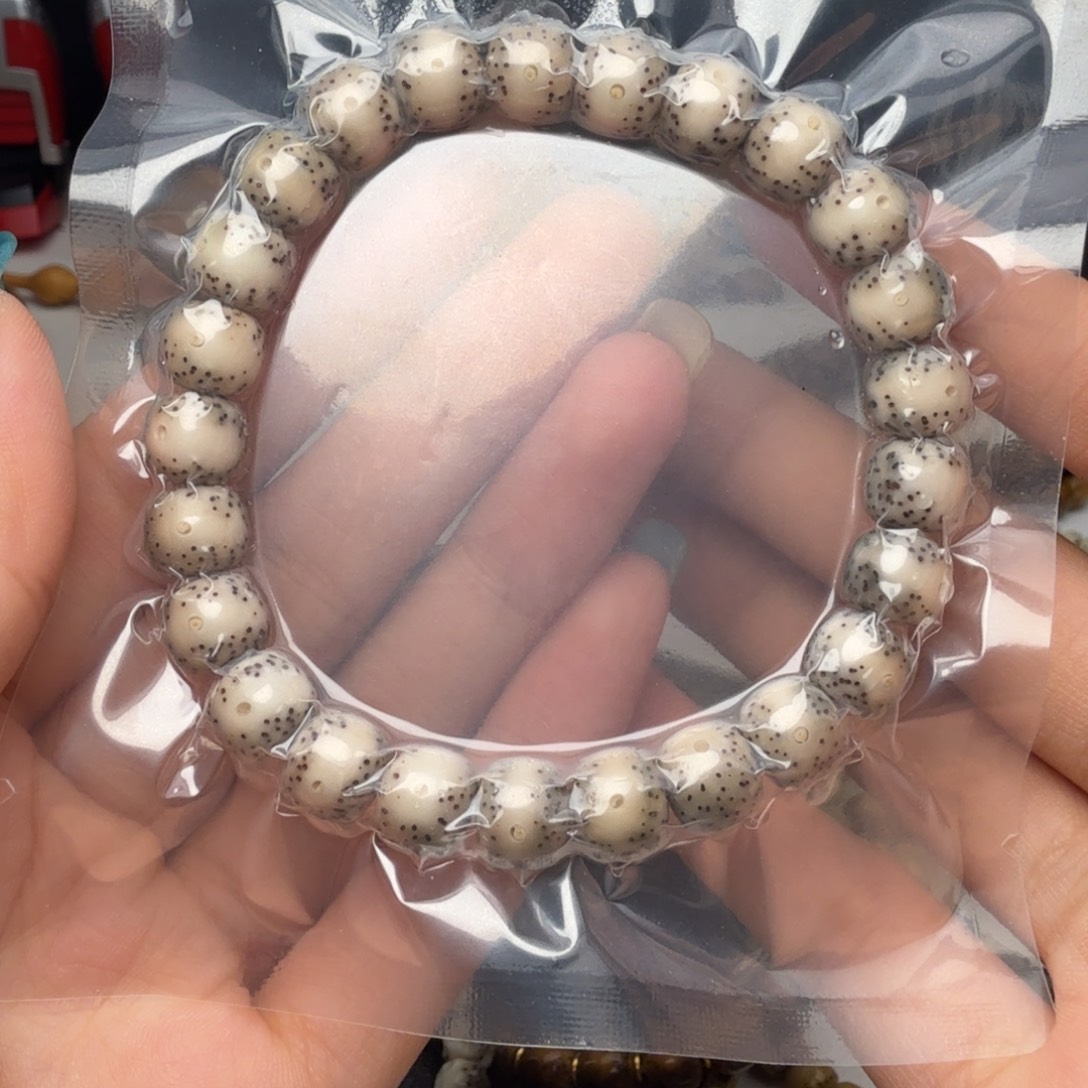 闫***旭星月菩提手串石玉通体9