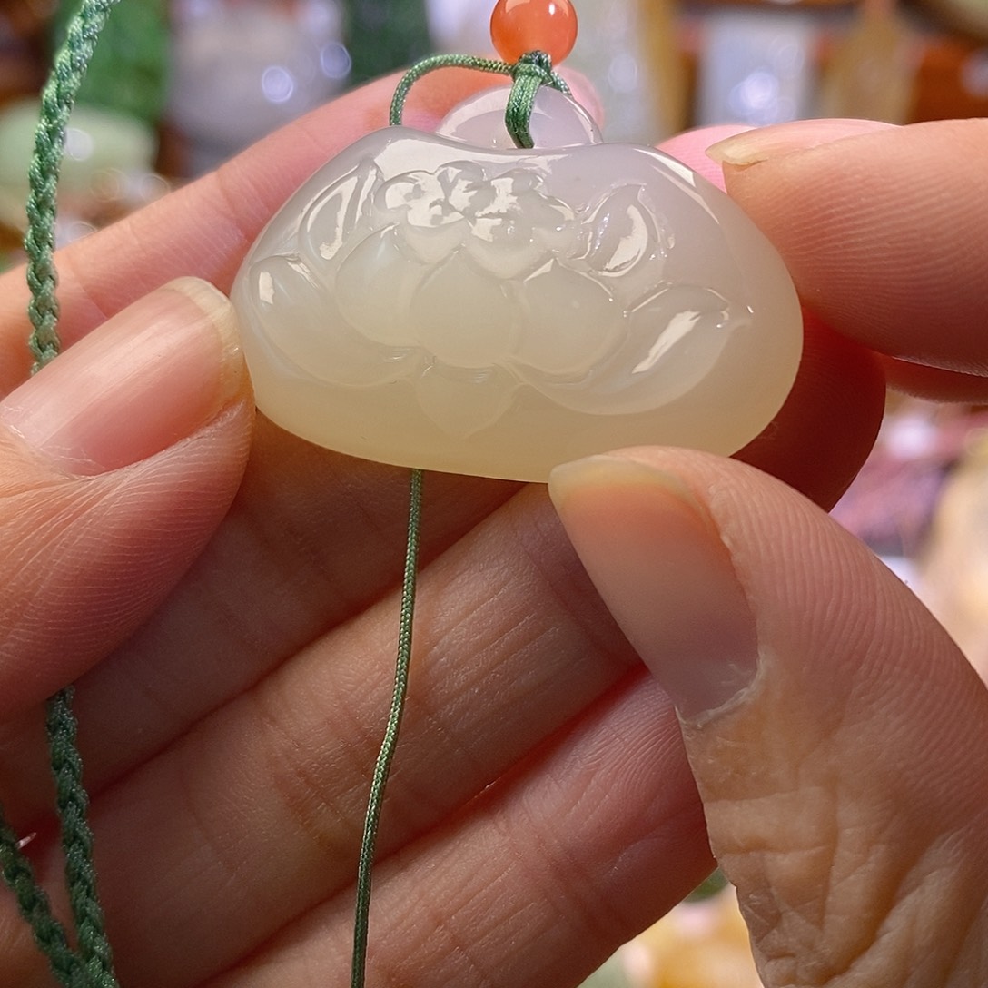 和田玉颈饰未镶嵌于*薇