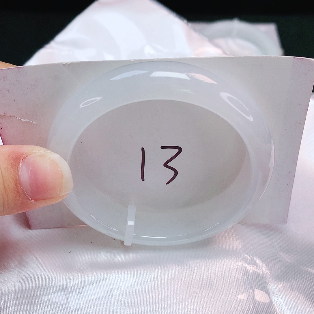 翡翠未镶嵌手镯正圈52