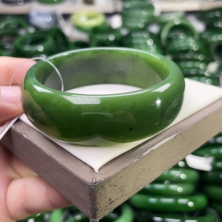 未镶嵌手镯和田玉（碧玉）