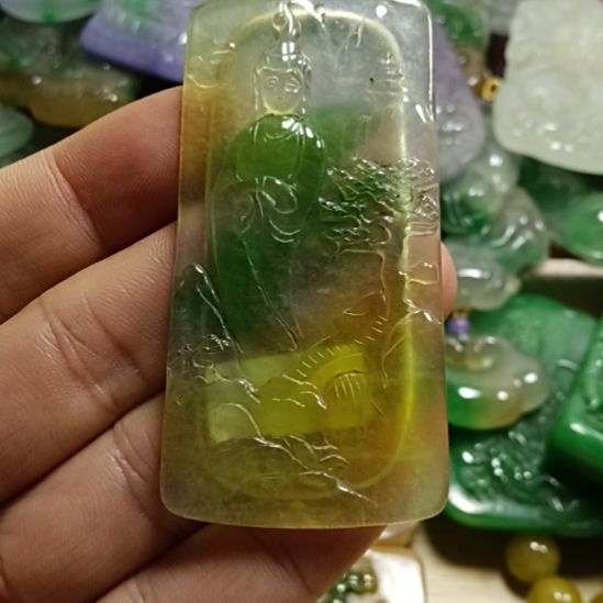 翡翠颈饰未镶嵌菩**音