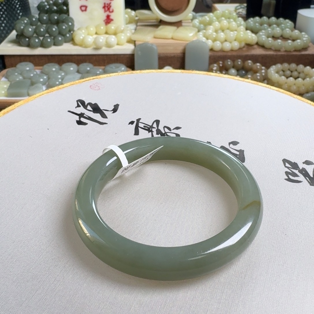 C***妍和田玉未镶嵌手镯