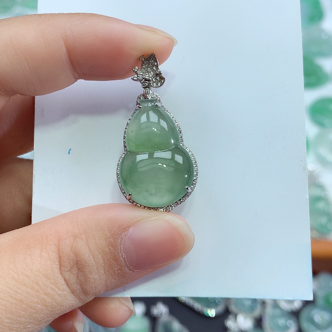 翡翠颈饰18K金镶嵌葫芦