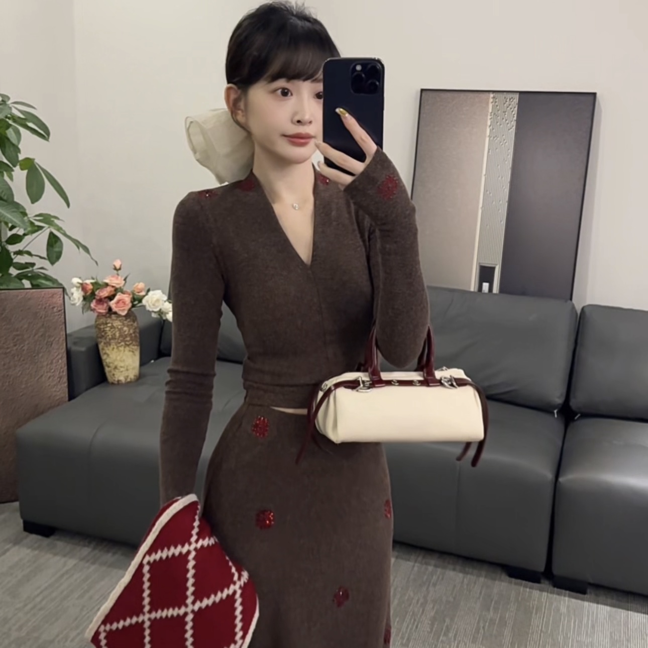 【OS&oneshow】打底衫烫钻静奢风秋冬时尚套装收腰修身半身裙慵懒风