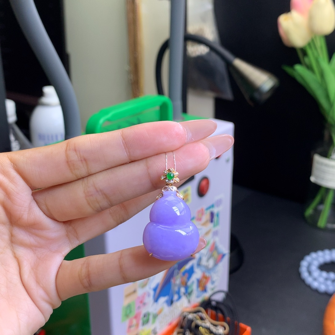 翡翠18K金镶嵌颈饰