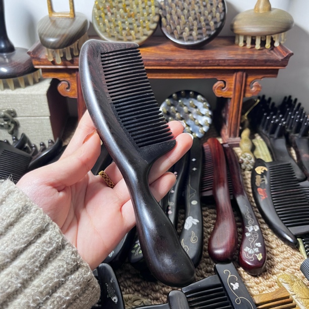 紫光檀按摩梳顺发梳双球柄家用防静电大号木梳梳头防脱纯手工梳子