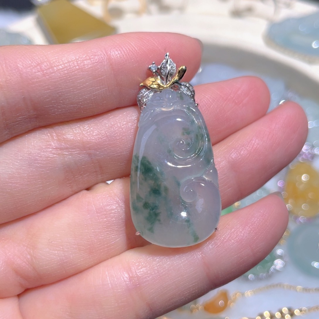 翡翠颈饰18K金镶嵌翡翠