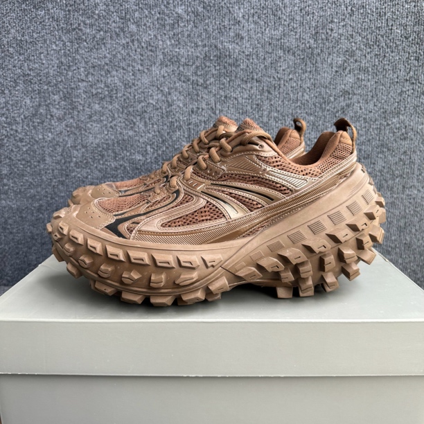 99新 Balenciaga/巴黎世家 43码 defender 轮胎鞋 棕色 原盒
