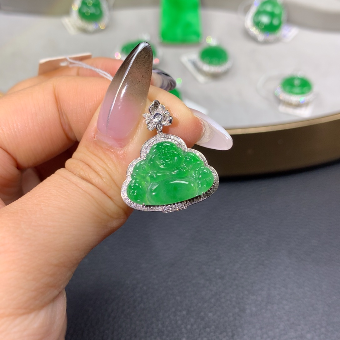 翡翠颈饰18K金镶嵌翡翠