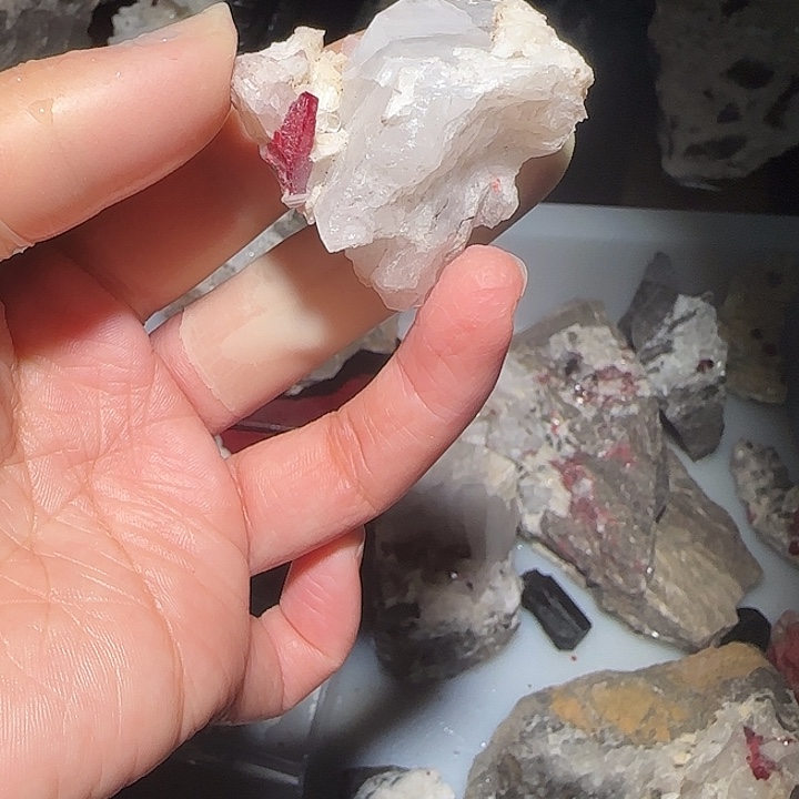 天然辰砂天然朱砂原石毛料