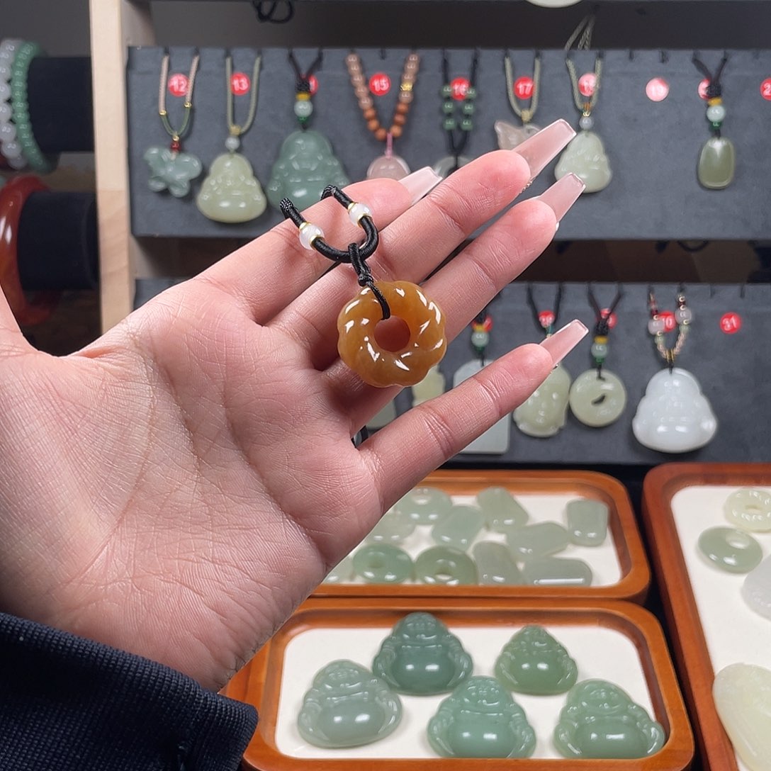 石英质玉未镶嵌颈饰