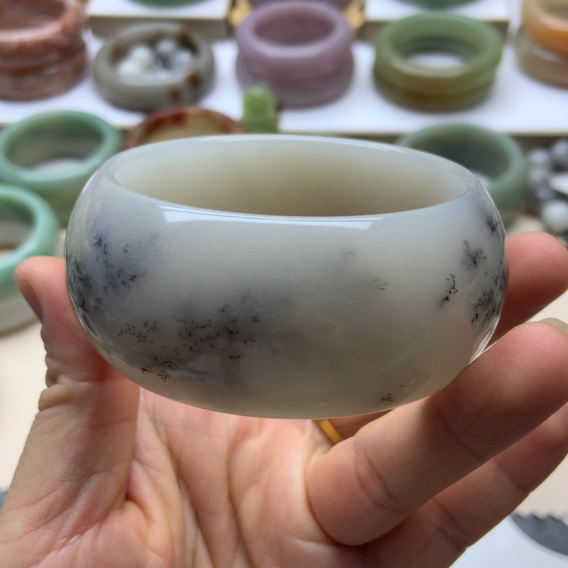 【闪购商品】未镶嵌手镯石英岩玉鲁***馆