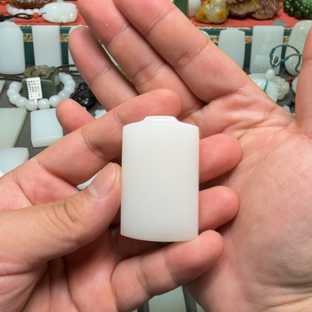 小***嘿和田玉未镶嵌吊坠(赠链)