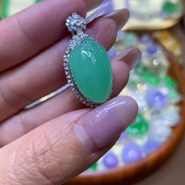 翡翠18K金镶嵌颈饰翡翠