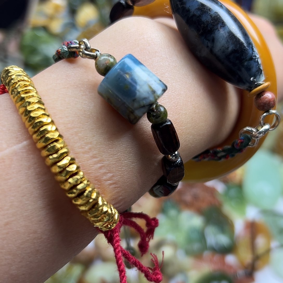 岫玉未镶嵌颈饰花玉球蓝手链