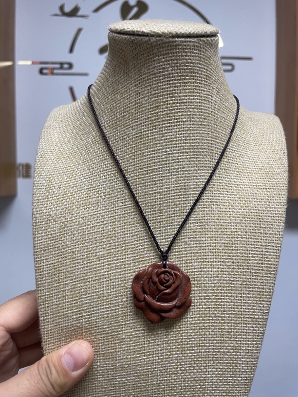 泗水康益砭石玫瑰花吊坠