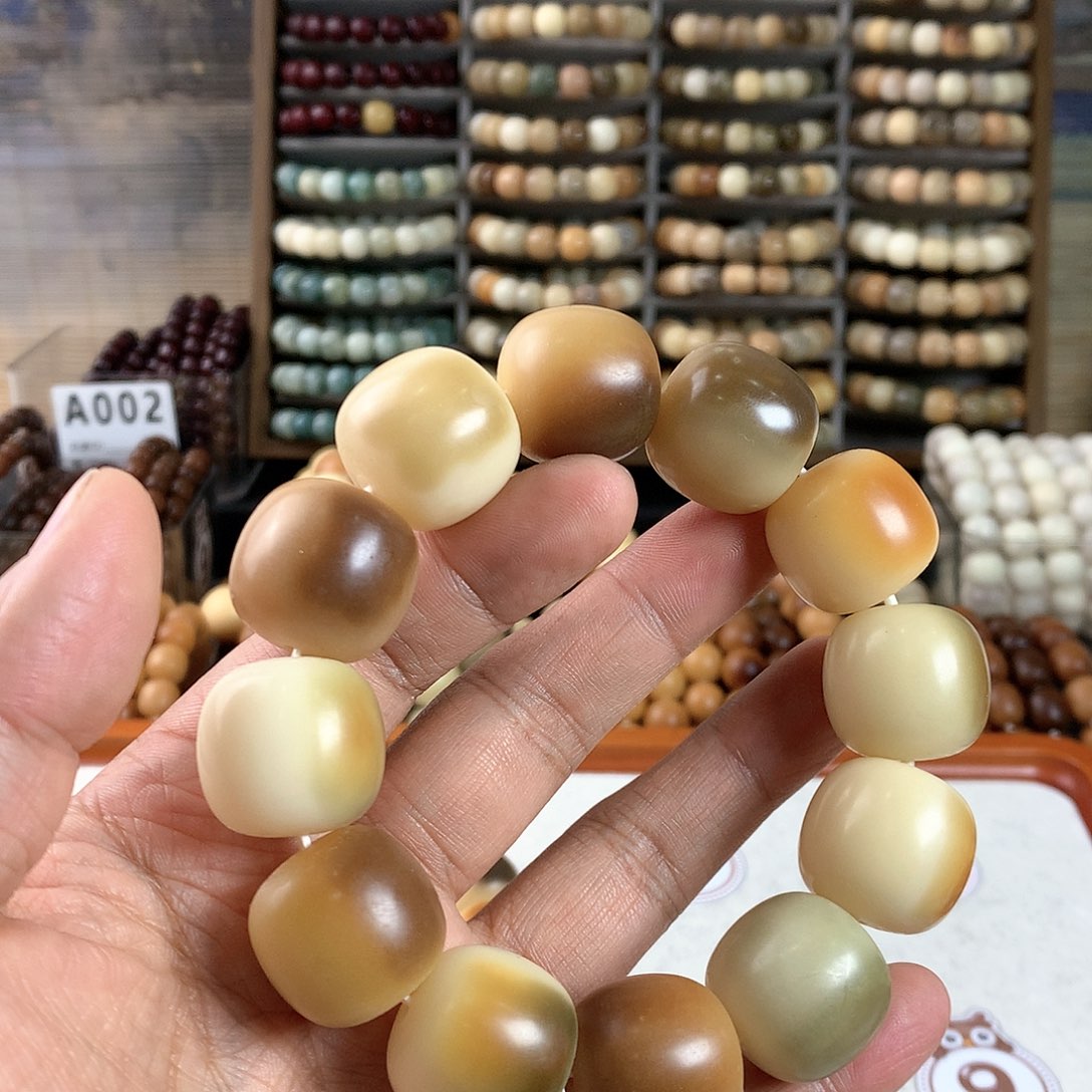 【闪购商品】菩提根/象牙果手串嫂****了