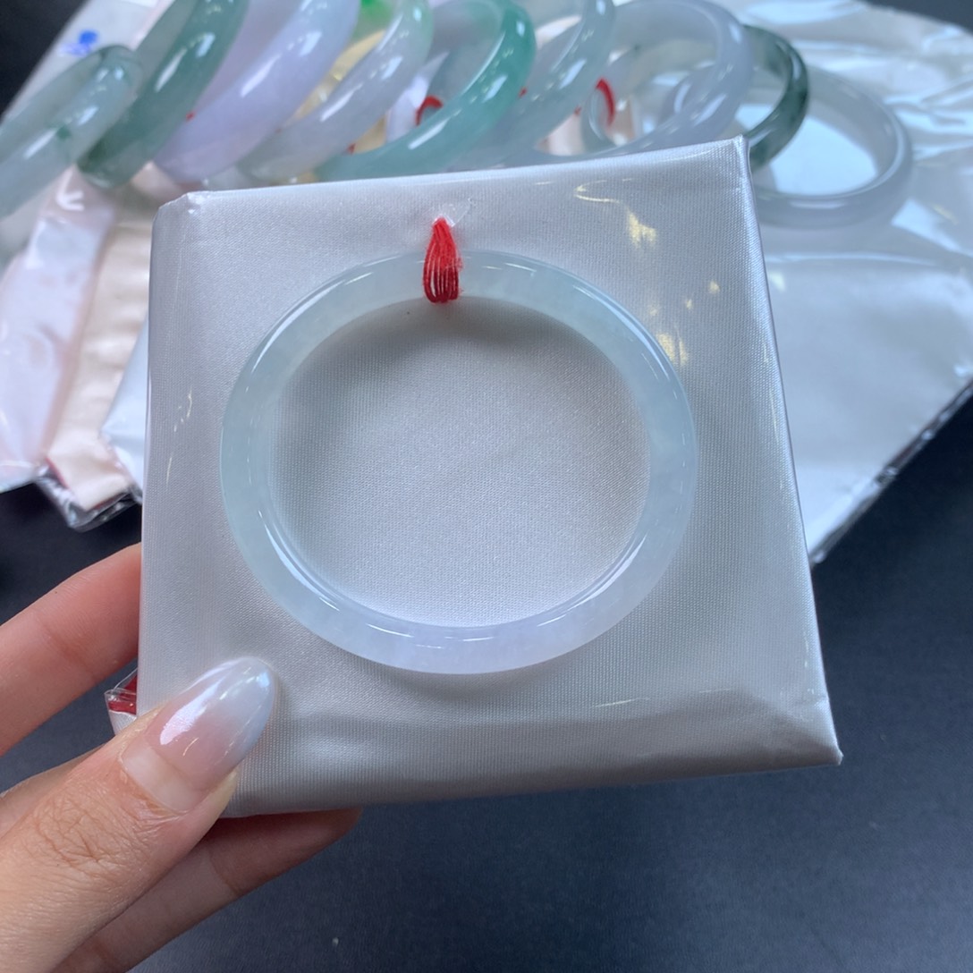 翡翠未镶嵌手镯54贵妃