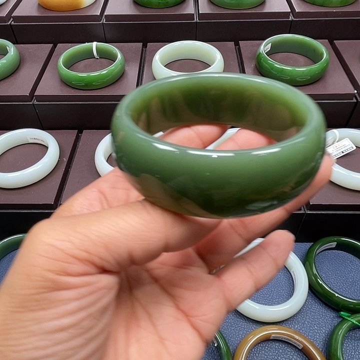 和田玉未镶嵌手镯6061