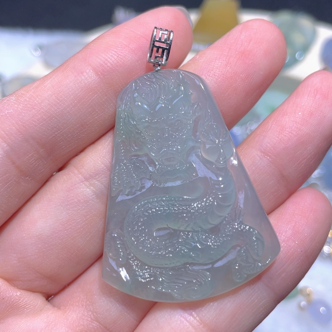 翡翠18K金镶嵌颈饰翡翠