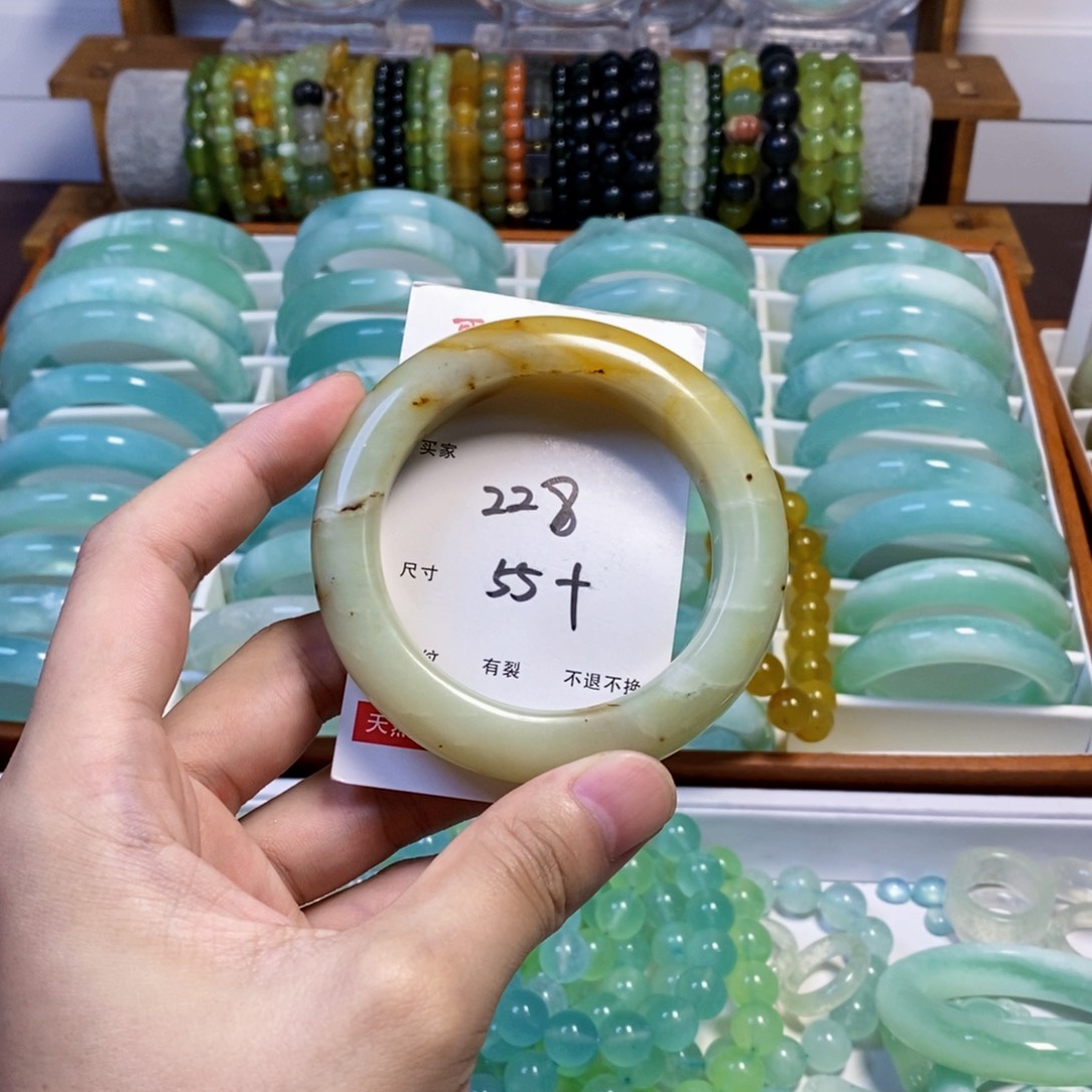 未镶嵌蛇纹石玉手镯