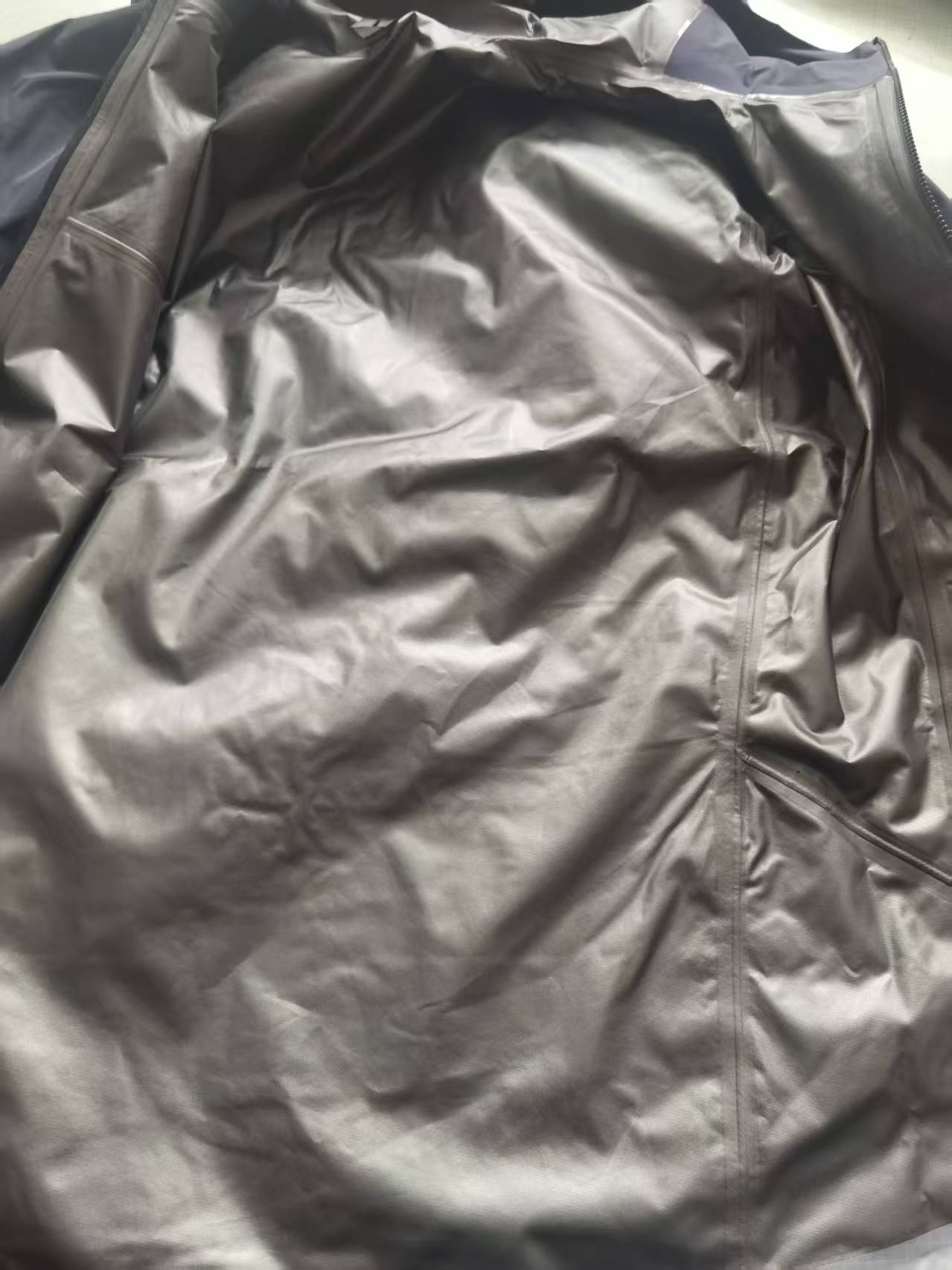 三门发货松赞纳木措鱼鳞布男女溢胶硬壳轻量户外冲锋衣防水透气