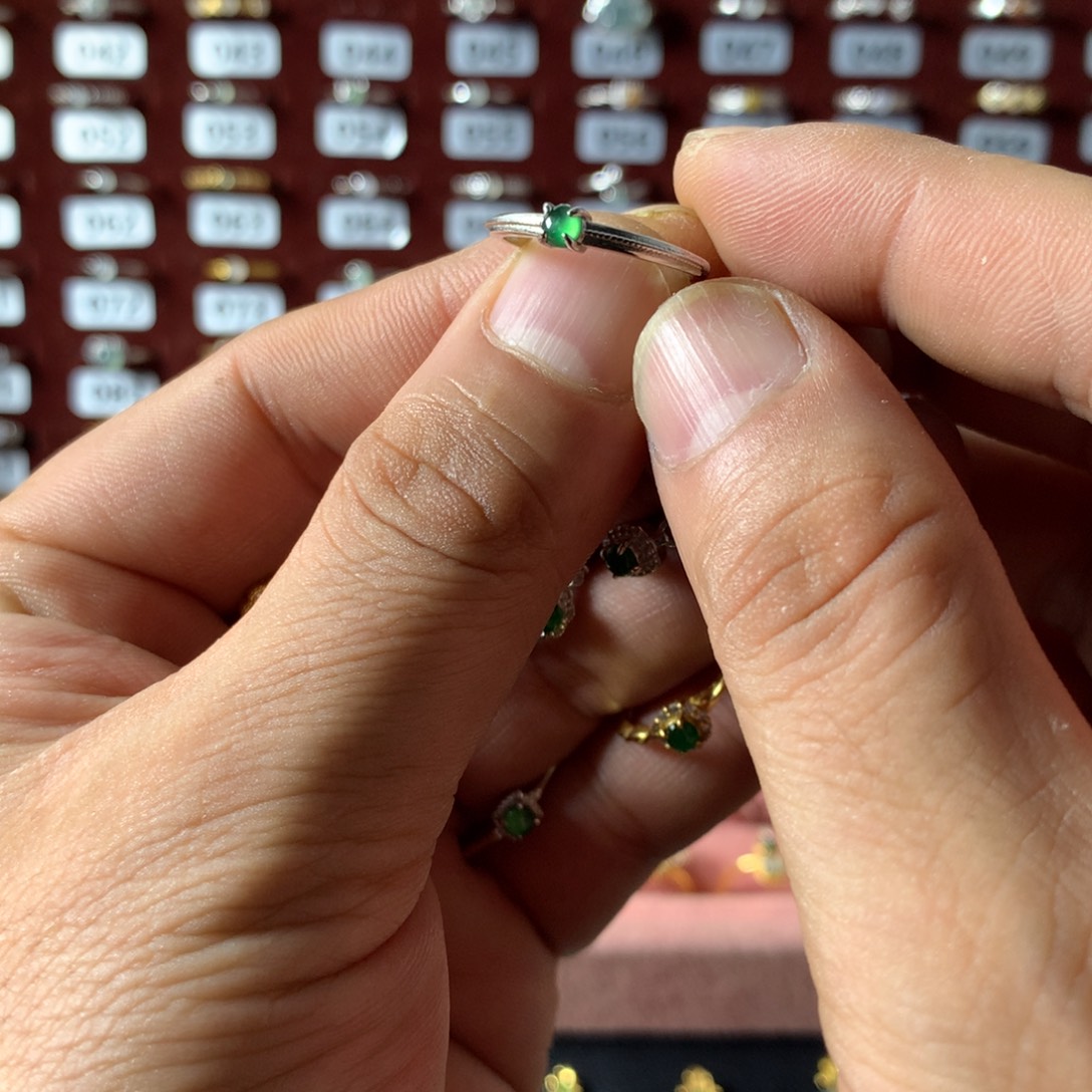 爱***?翡翠银S925镶嵌戒指437