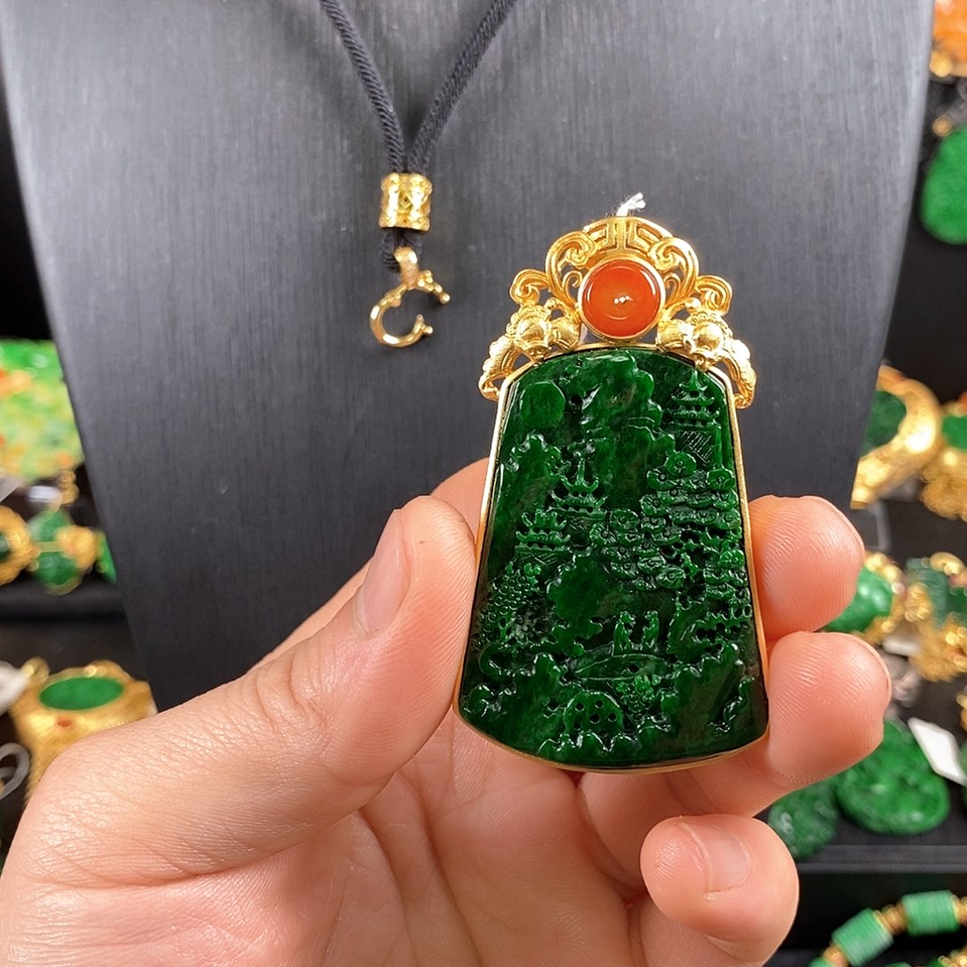 翡翠未镶嵌吊坠(赠链)