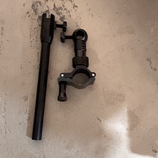 钓椅饵盘架一微瑕。   黑色