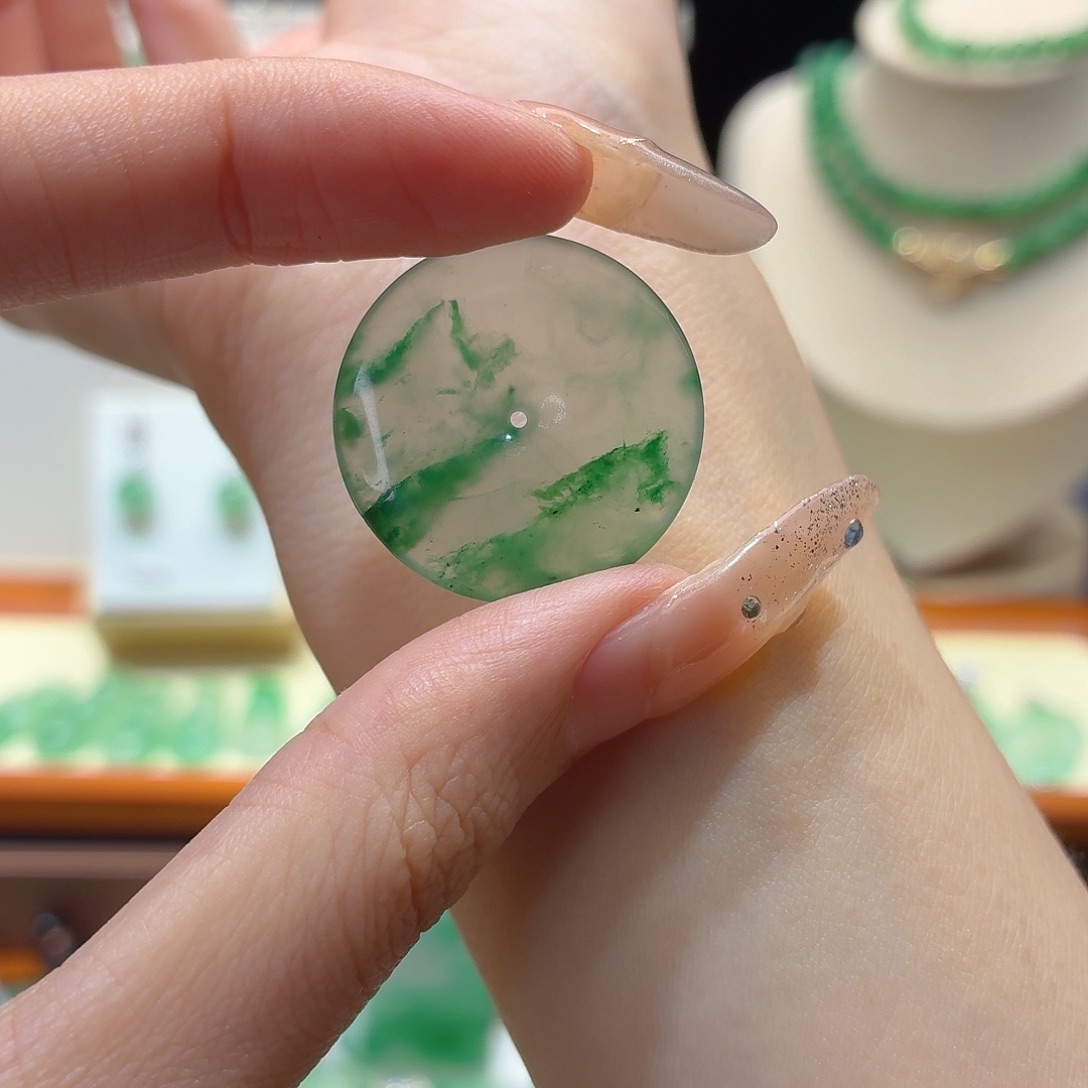 石英质玉未镶嵌颈饰